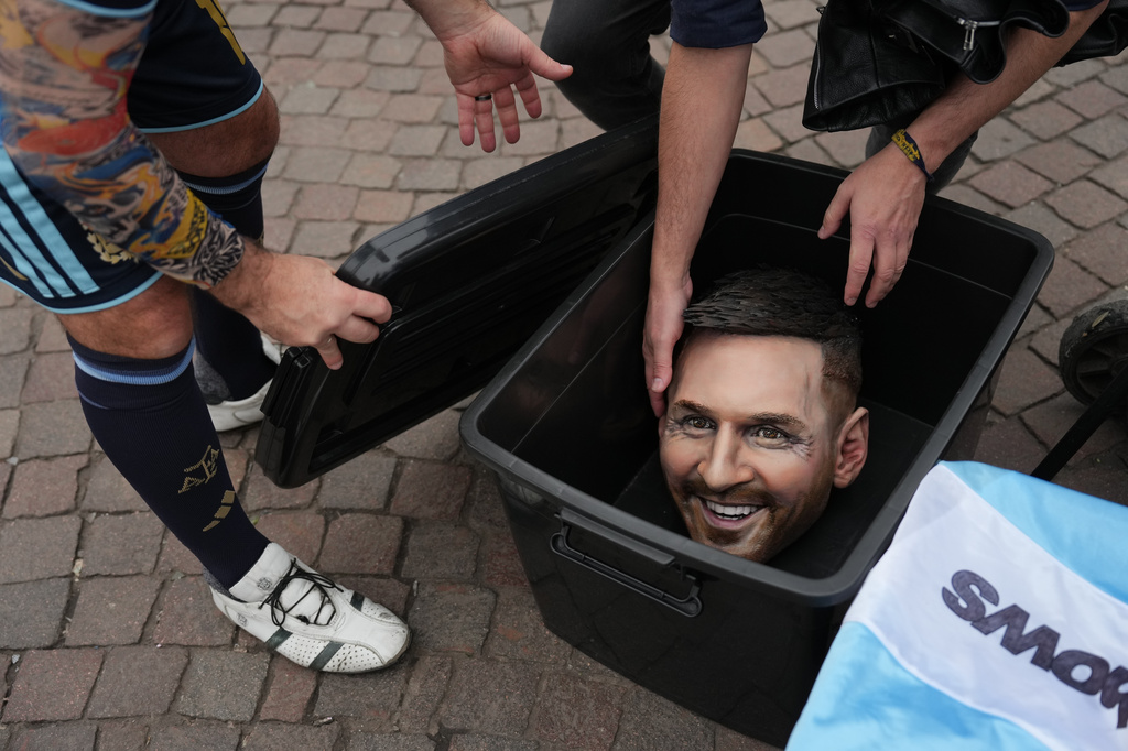 Argentina fans put a head depicting Lionel Messi into a box after a gathering one day before the World Cup final soccer match between Argentina and Spain in Buenos Aires, Argentina, Saturday, July 18, 2026. (AP Photo/Rodrigo Abd)