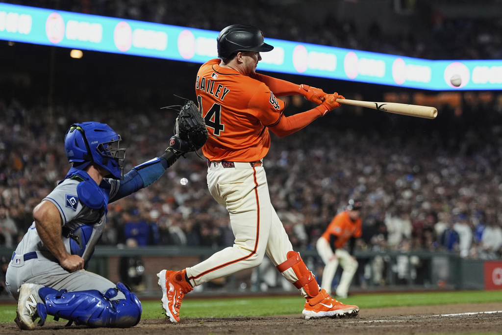 San Francisco Giants' Patrick Bailey, right, hits a game-wining grand slam during the 10th inning of a baseball game against the Los Angeles Dodgers, Friday, Sept. 12, 2025, in San Francisco. (AP Photo/Godofredo A. Vásquez)