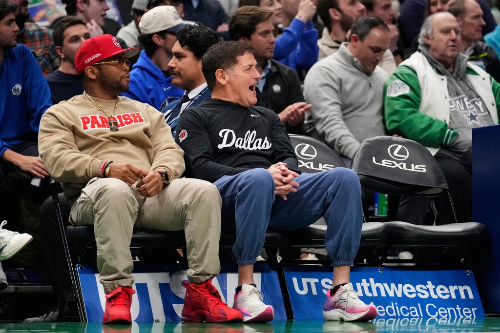 Mark Cuban, center, reacts to play in the first half of an NBA basketball game between the Minnesota Timberwolves and Dallas Mavericks Wednesday, Jan. 28, 2026, in Dallas. (AP Photo/Tony Gutierrez)