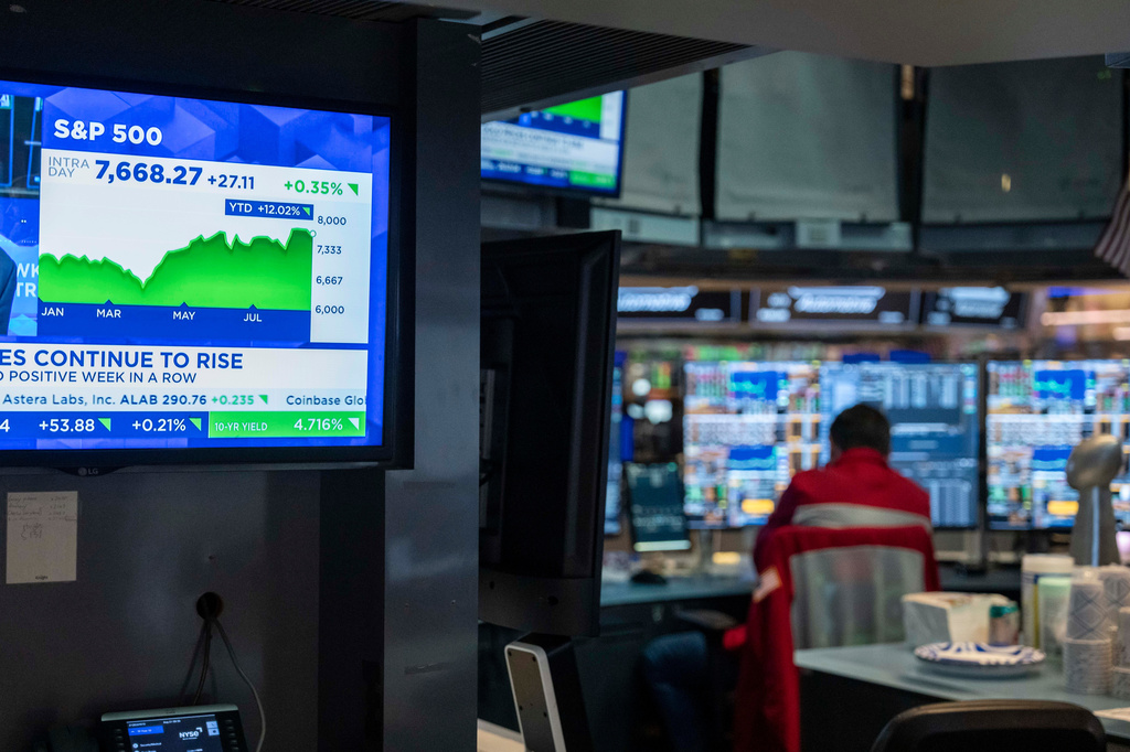 Screens on the floor of the New York Stock Exchange display S&P 500 Index at the New York Stock Exchange in New York, Friday, Aug. 21, 2026. (AP Photo/Yuki Iwamura)