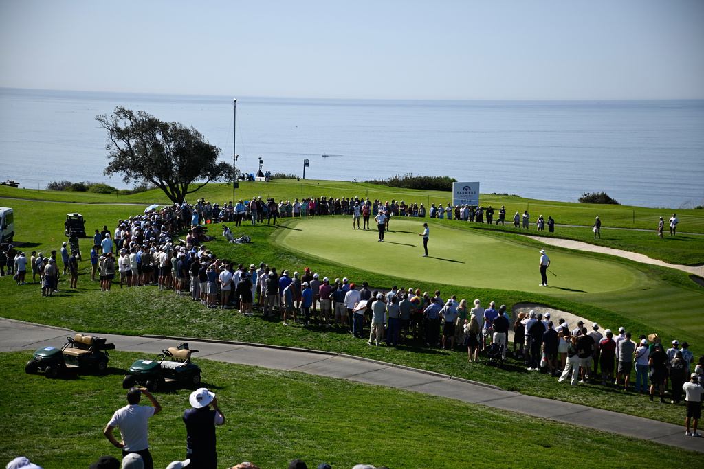 Justin Rose, of England, lines up his putt on the fifth green of the South Course at Torrey Pines during the third round of the Farmers Insurance Open golf tournament Saturday, Jan. 31, 2026, in San Diego. (AP Photo/Denis Poroy)