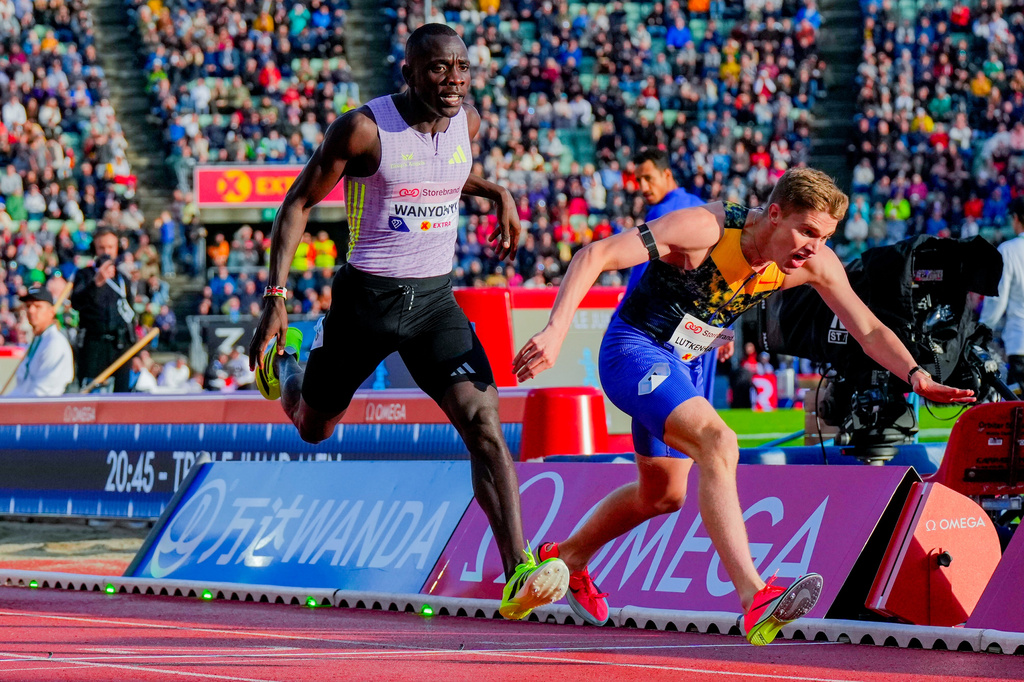 United States' Cooper Lutkenhaus, right, crosses the finish line ahead of Kenya's Emmanuel Wanyonyi to win in the men's 800-meter race at the Diamond League athletics meet at Bislett Stadium in Oslo, Norway, Wednesday, June 10, 2026. (Heiko Junge/NTB Scanpix via AP)
