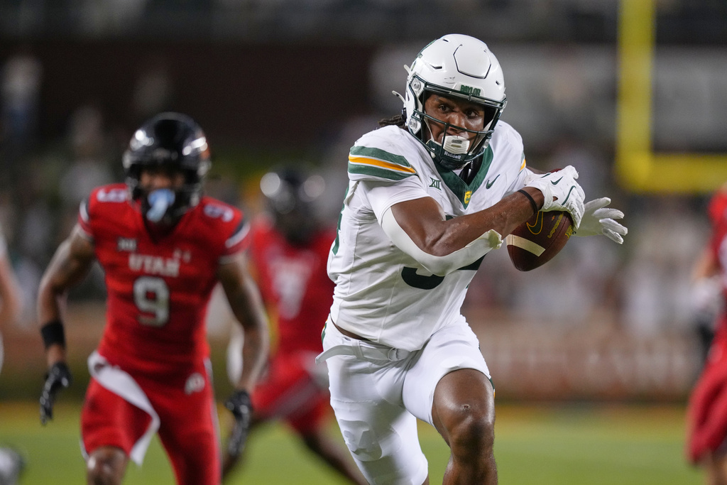 Baylor wide receiver Josh Cameron runs with the ball on his way to score a touchdown against Utah on a catch during the first half of an NCAA college football game Saturday, Nov. 15, 2025, in Waco, Texas. (AP Photo/Julio Cortez)