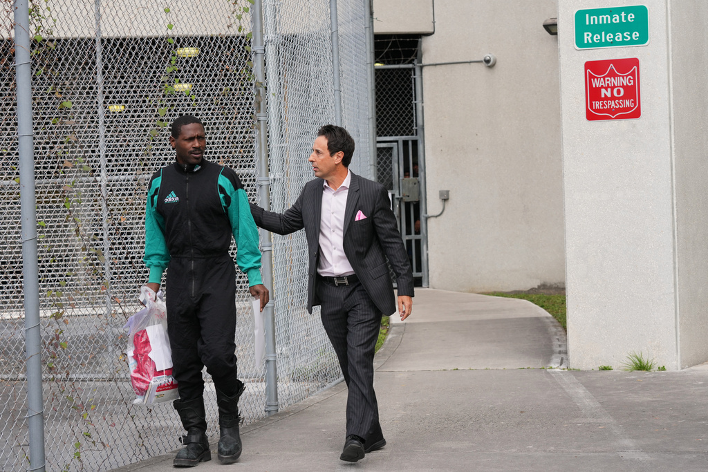 Former NFL star wide receiver Antonio Brown, left, greets his attorney Mark Russell Eiglarsh right, after being released from the Turner Guilford Knight Correctional Center, Thursday, Nov. 13, 2025, in Miami. (AP Photo/Lynne Sladky)