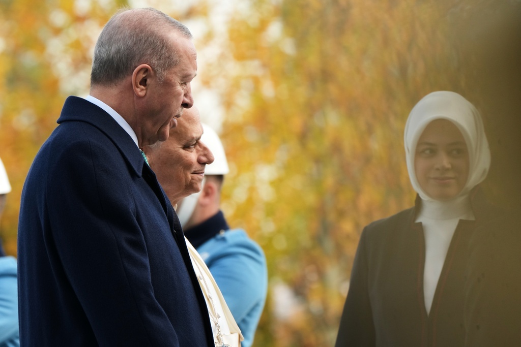 Pope Leo XIV is flanked by Turkish President Recep Tayyip Erdogan as he arrives at the Presidential Palace in Ankara, Turkey, Thursday, Nov. 27, 2025. (AP Photo/Domenico Stinellis)