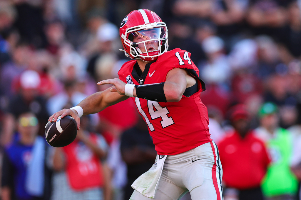 Georgia quarterback Gunner Stockton (14) looks to throw during the second half of an NCAA college football game against Oklahoma, Saturday, Sept. 26, 2026, in Athens, Ga. (AP Photo/Colin Hubbard)