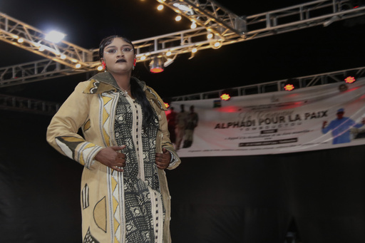 A model walks the runway during a fashion show for peace in Timbuktu, northern Mali, Wednesday, Oct. 22, 2025, (AP Photo/Moulaye Sayah ) A model walks the runway during a fashion show for peace in Timbuktu, northern Mali, Wednesday, Oct. 22, 2025, (AP Photo/Moulaye Sayah )