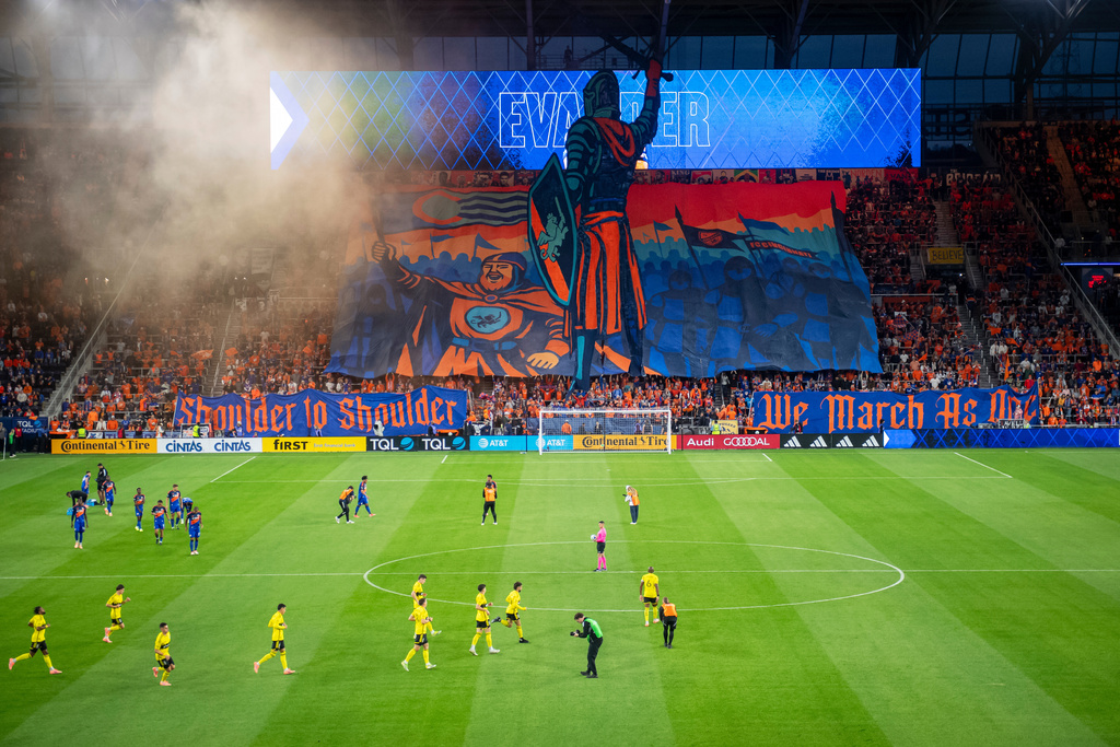 FC Cincinnati and Columbus Crew players take the field before Game 1 in the first round of MLS soccer's Eastern Conference playoffs, Monday, Oct. 27, 2025, in Cincinnati. (AP Photo/Tanner Pearson)