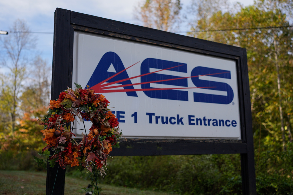 A wreath is seen at the entrance to Accurate Energetic Systems Friday, Oct. 24, 2025, after an explosion killed 16 people on Oct. 10, in McEwen, Tenn. (AP Photo/George Walker IV)