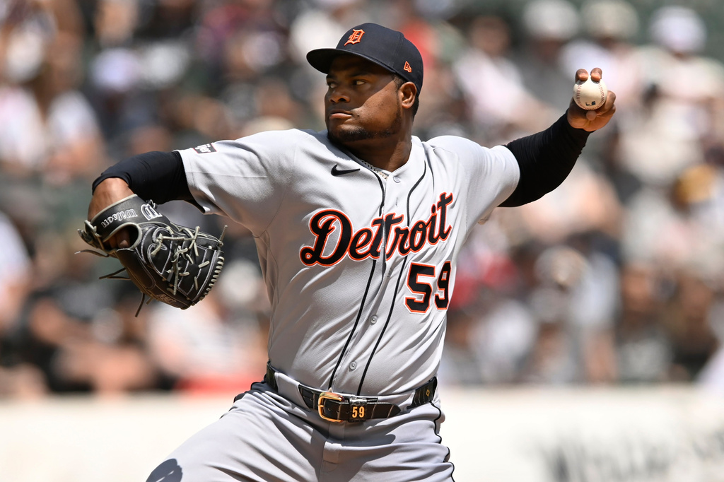 Detroit Tigers starter Framber Valdez delivers a pitch during the first inning of a baseball game against the Chicago White Sox in Chicago, Saturday, May 30, 2026. (AP Photo/Paul Beaty)