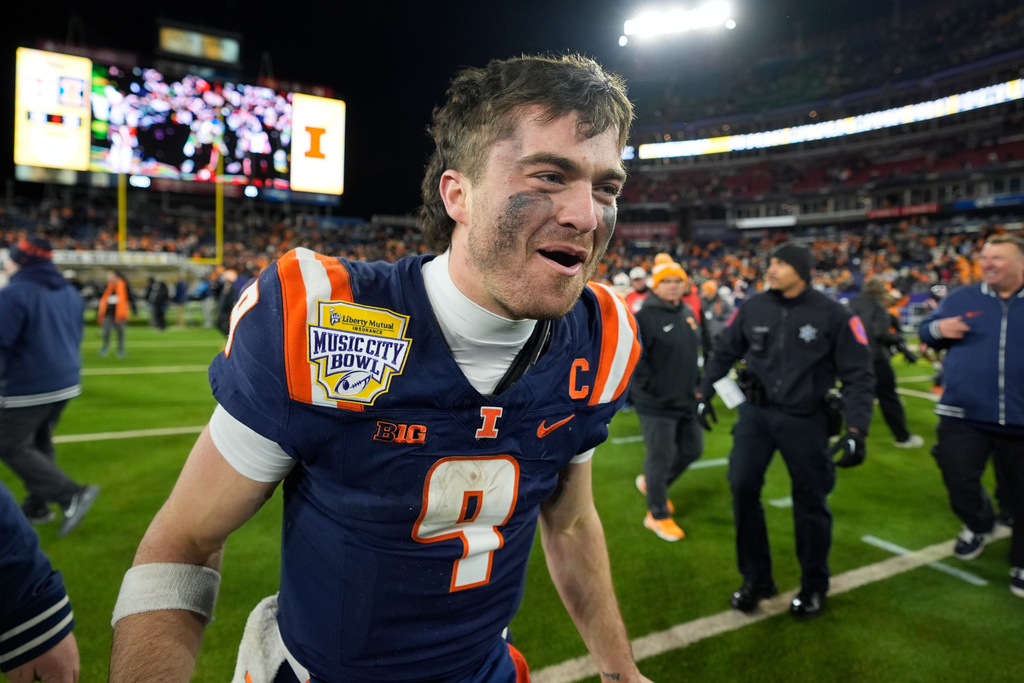 Illinois quarterback Luke Altmyer (9) celebrates after winning the Music City Bowl NCAA college football game against Tennessee, Tuesday, Dec. 30, 2025, in Nashville, Tenn. (AP Photo/George Walker IV)