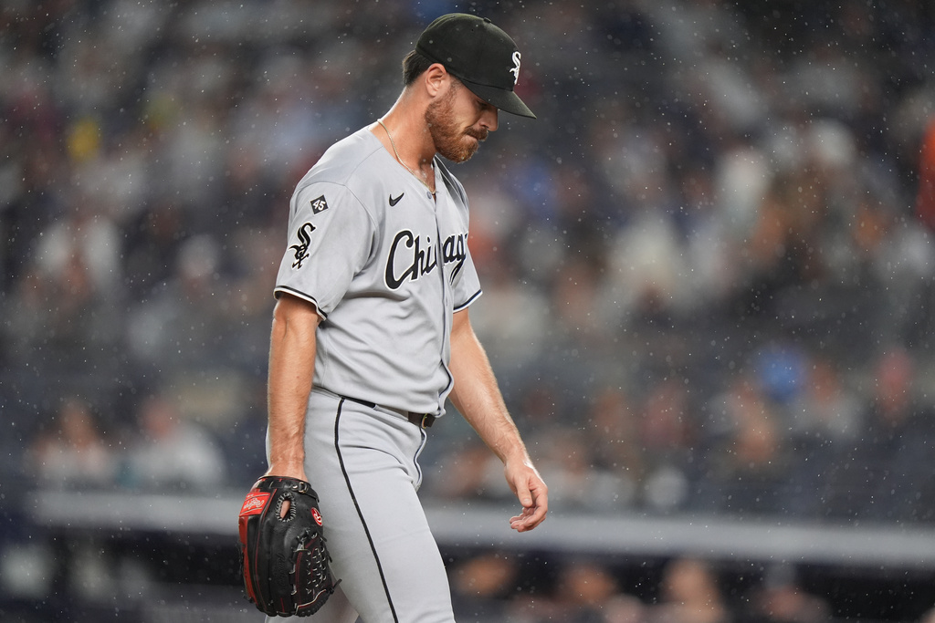 Chicago White Sox pitcher Fraser Ellard leaves during the first inning of a baseball game against the New York Yankees Wednesday, Sept. 24, 2025, in New York. (AP Photo/Frank Franklin II)