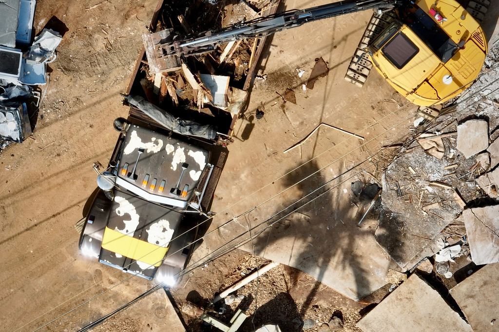 Crews clean up Hoona Road in Poipu on Kauai’s south shore, Hawaii, Thursday, Sept. 10, 2026. (Nathan Eagle/Honolulu Civil Beat via AP)