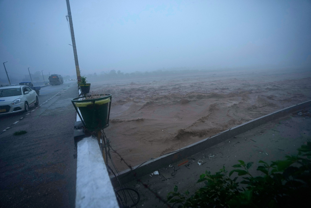 Water level in River Tawi rises closer to a bridge following heavy rains in Jammu, India, Tuesday, Aug 26, 2025.(AP Photo/Channi Anand)