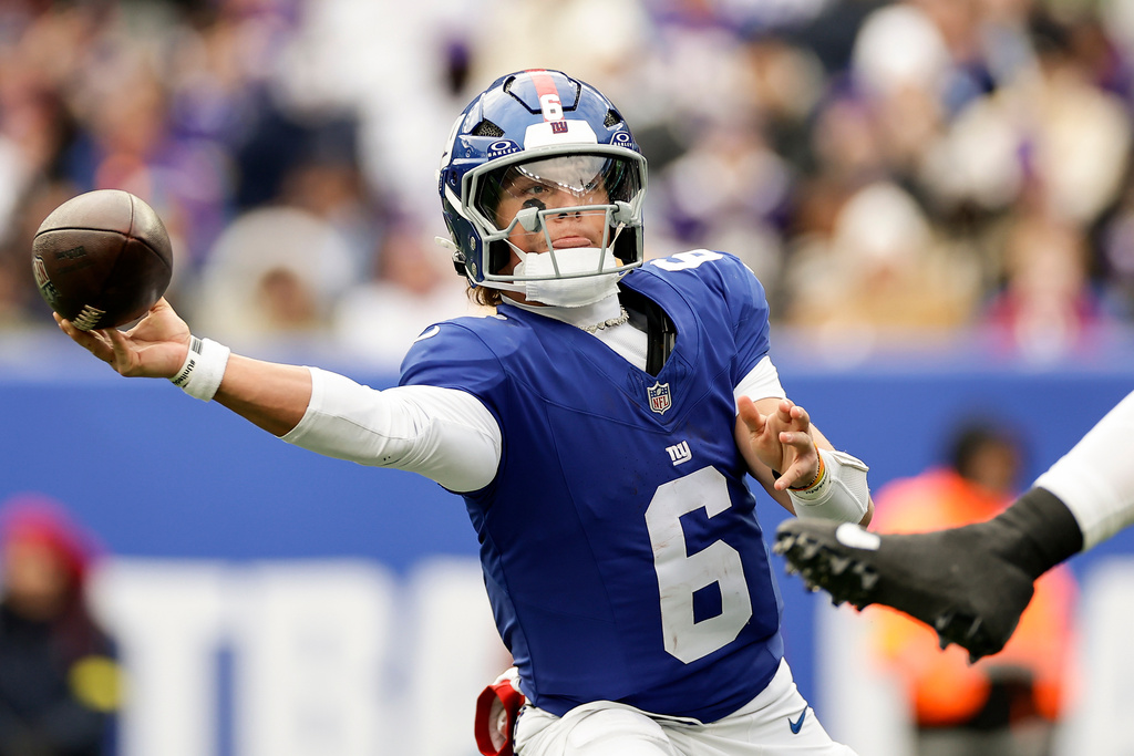 New York Giants quarterback Jaxson Dart (6) passes against the Minnesota Vikings during the second quarter of an NFL football game, Sunday, Dec. 21, 2025, in East Rutherford, N.J. (AP Photo/Adam Hunger)