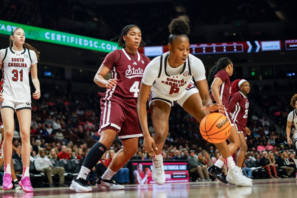 South Carolina forward Joyce Edwards (8) chases down a loose ball ahead of Mississippi State guard Trayanna Crisp during the first half of an NCAA college basketball game in Columbia, S.C., Thursday, Feb. 5, 2026. (AP Photo/Nell Redmond)
