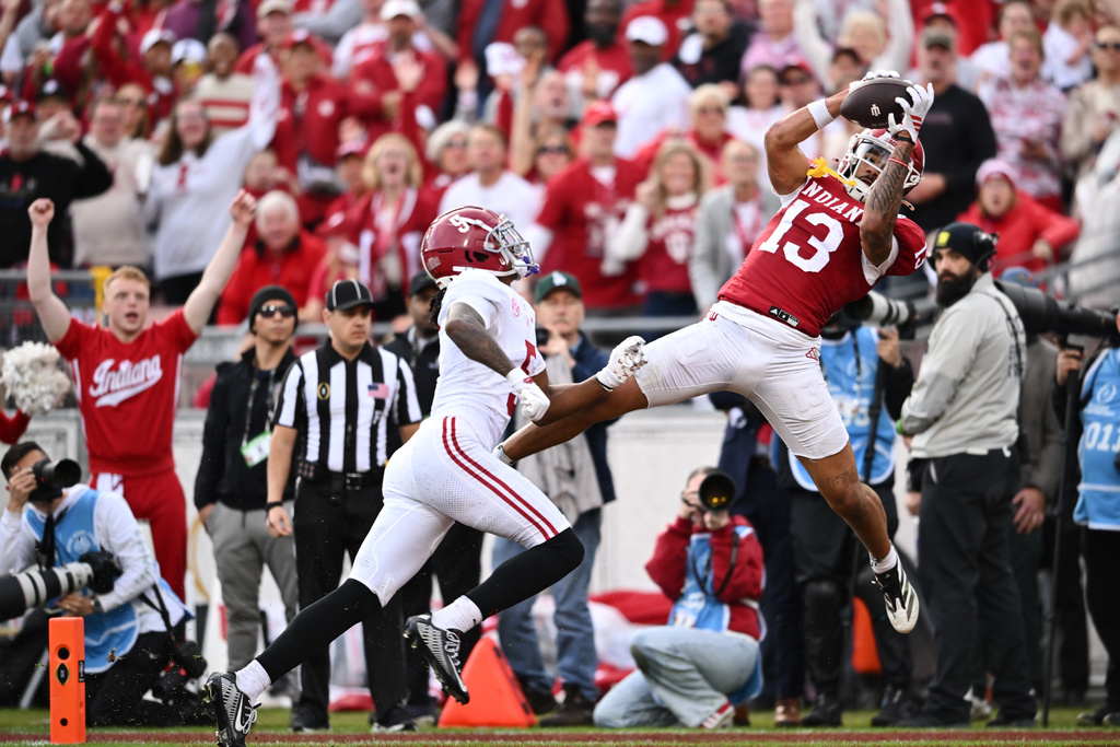 Indiana wide receiver Elijah Sarratt (13) makes a touchdown catch past Alabama defensive back Dijon Lee Jr. (5) during the second half of the Rose Bowl College Football Playoff quarterfinal game Thursday, Jan. 1, 2026, in Pasadena, Calif. (AP Photo/Kyusung Gong)