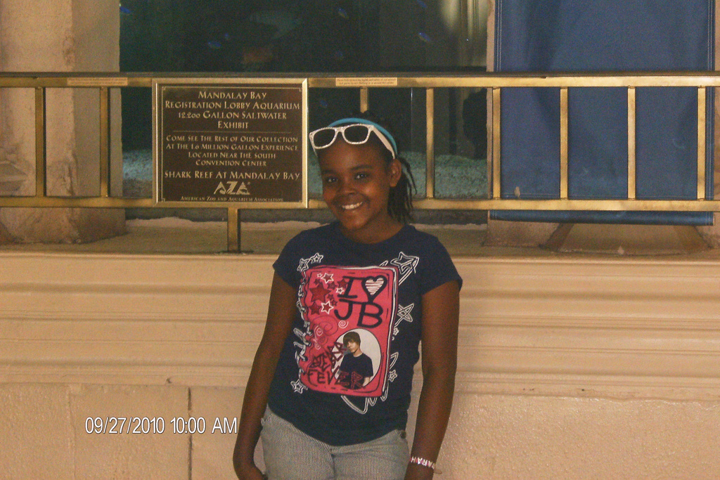 This photo provided by Sarah Jones-Smith shows her wearing a Justin Bieber t-shirt at the Shark Reef Aquarium at the Mandalay Bay resort in Las Vegas, Sept. 27, 2010. (Sarah Jones-Smith via AP)