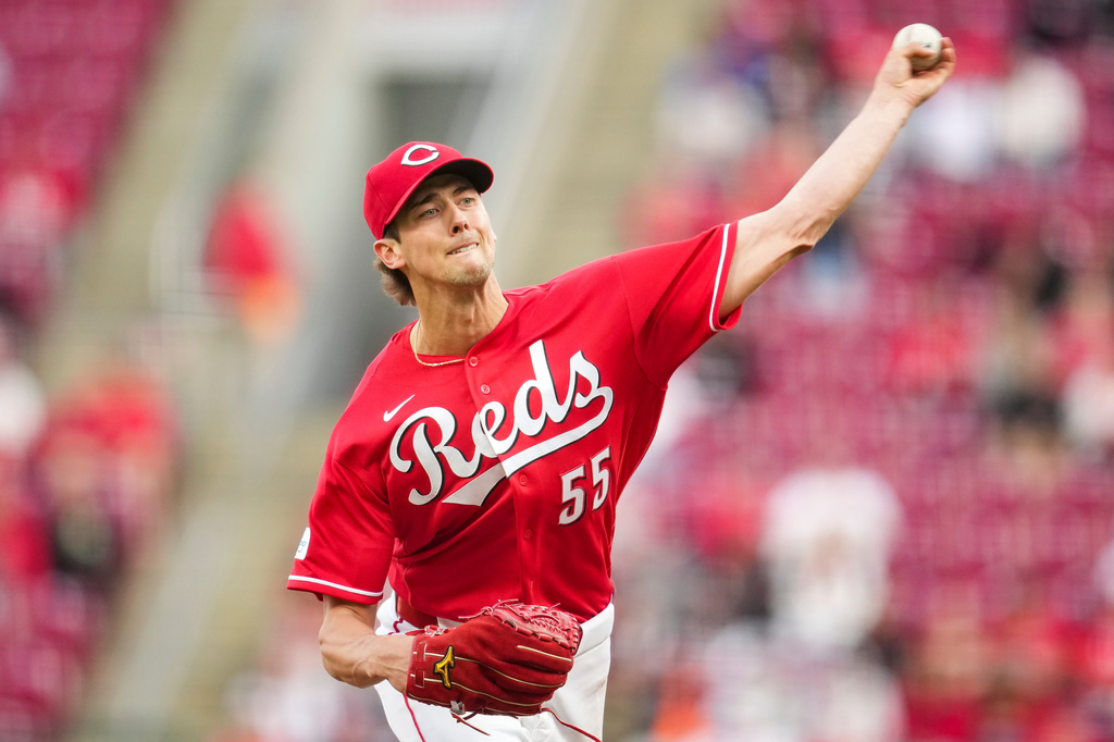 Cincinnati Reds pitcher Brandon Williamson throws during the second inning of a baseball game against the Colorado Rockies, Wednesday, April 29, 2026, in Cincinnati. (AP Photo/Jeff Dean)