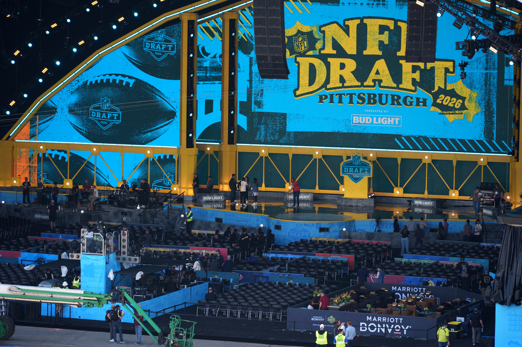 People rehearse ahead of the NFL football draft, Wednesday, April 22, 2026, in Pittsburgh. (AP Photo/Gene J. Puskar)