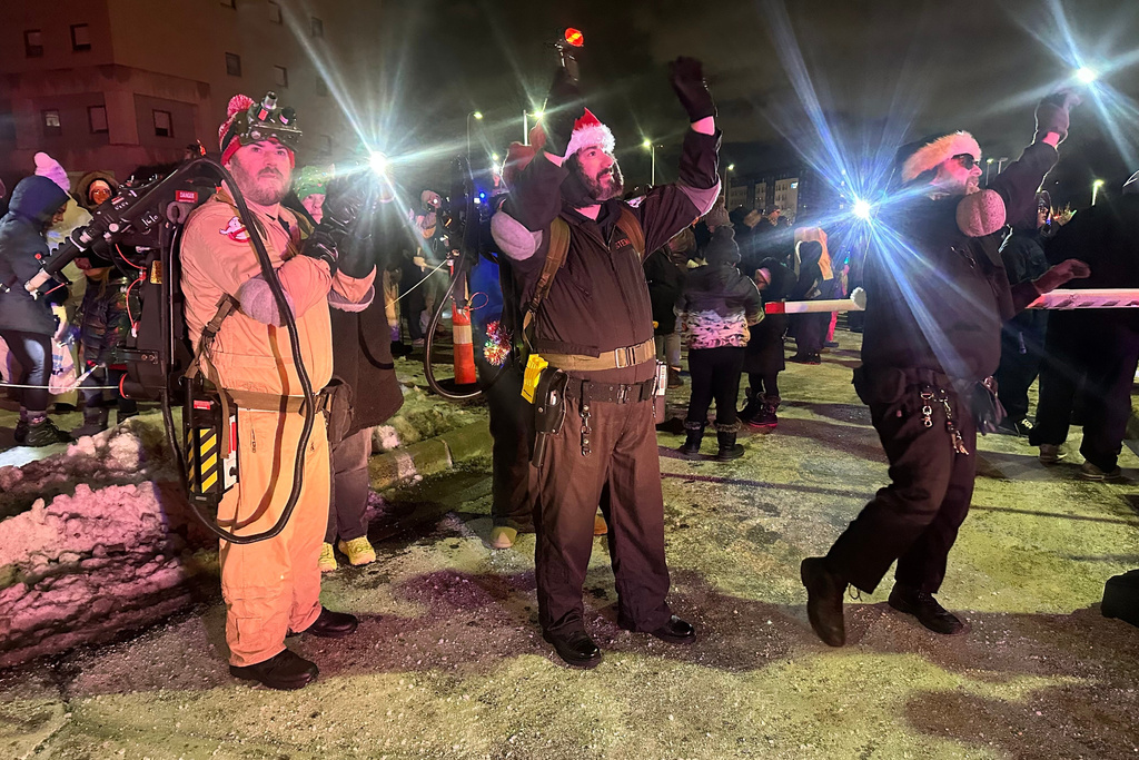 Volunteers shine lights up into the pediatric wing of Corewell Health Children's during a Moonbeams for Sweet Dreams event Saturday, Dec. 13, 2025, in Royal Oak, Mich. (AP Photo/Mike Householder)