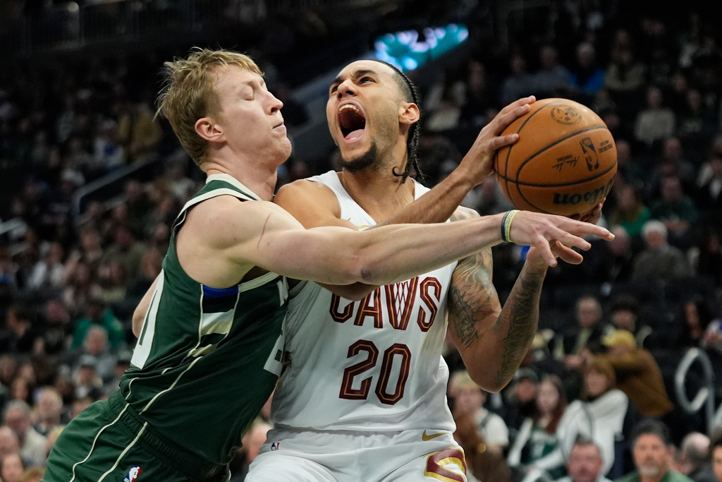 Cleveland Cavaliers' Jaylon Tyson, right, drives to the basket against Milwaukee Bucks' AJ Green during the first half of an NBA basketball game, Wednesday, Feb. 25, 2026, in Milwaukee. (AP Photo/Aaron Gash)