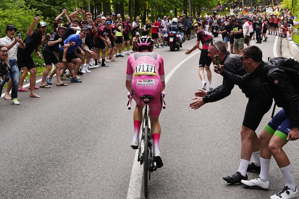 Denmark's Jonas Vingegaard Hansen of Team Visma | Lease A Bike (Pink jersey) during the 20th stage of the Giro d'Italia cycling race from Gemona del Friuli to Piancavallo, Italy, Saturday May 30, 2026. (Fabio Ferrari/LaPresse via AP)