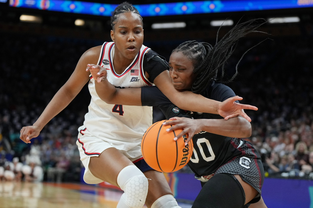 South Carolina guard Ta'Niya Latson (00) drives against UConn guard Blanca Quinonez (4) during the second half of a woman's NCAA college basketball tournament semifinal game at the Final Four, Friday, April 3, 2026, in Phoenix. (AP Photo/Rick Scuteri)