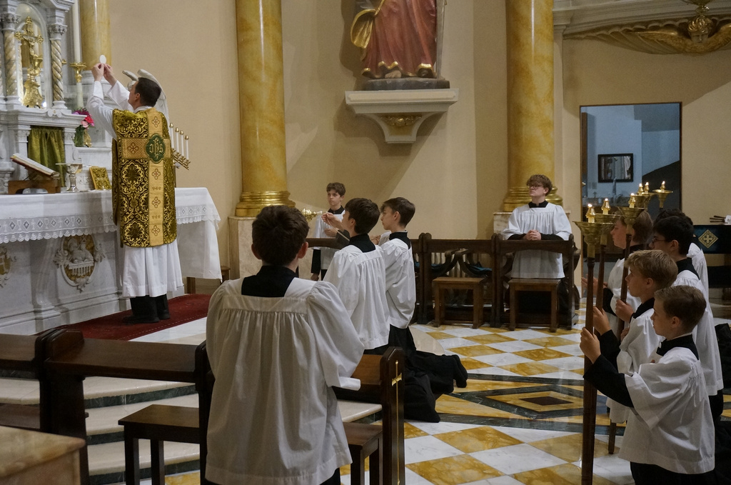 The Rev. John Ubel, pastor of the Church of Saint Agnes, celebrates the eucharistic prayer facing the altar, in the traditional custom, during one of the Catholic parish’s Latin Masses in St. Paul, Minn., Sunday, June 28, 2026. (AP Photo/Giovanna Dell’Orto)