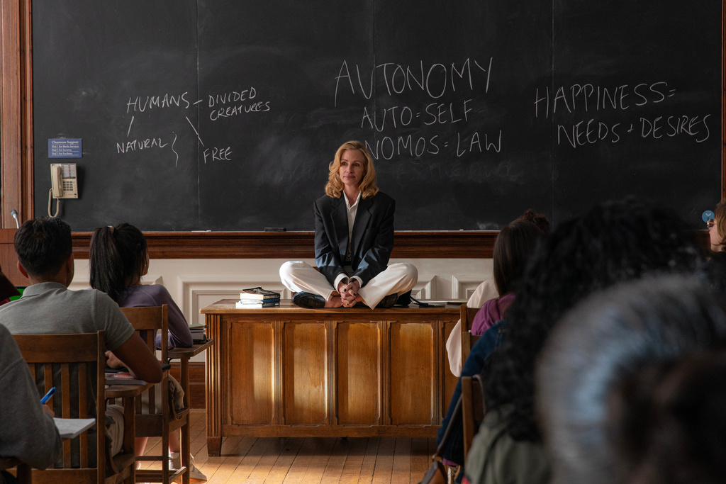 This image released by Amazon MGM Studios shows Julia Roberts in a scene from "After the Hunt." (Yannis Drakoulidis/Amazon MGM Studios via AP)