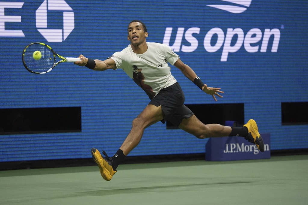 Felix Auger-Aliassime, of Canada, returns a shot against Jannik Sinner, of Italy, during the men's singles semifinals of the U.S. Open tennis championships, Friday, Sept. 5, 2025, in New York. (AP Photo/Frank Franklin II)