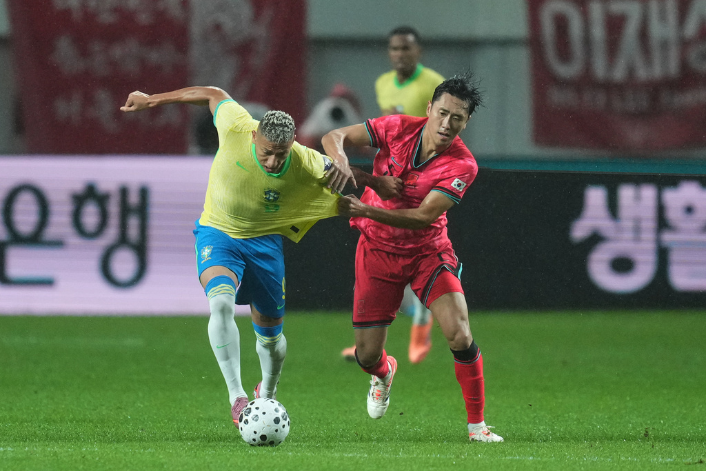 Brazil's Richarlison, left, and South Korea's Won Du-jae fight for the ball during the international friendly soccer match between South Korea and Brazil at Seoul World Cup Stadium in Seoul, South Korea, Friday, Oct. 10, 2025. (AP Photo/Lee Jin-man)