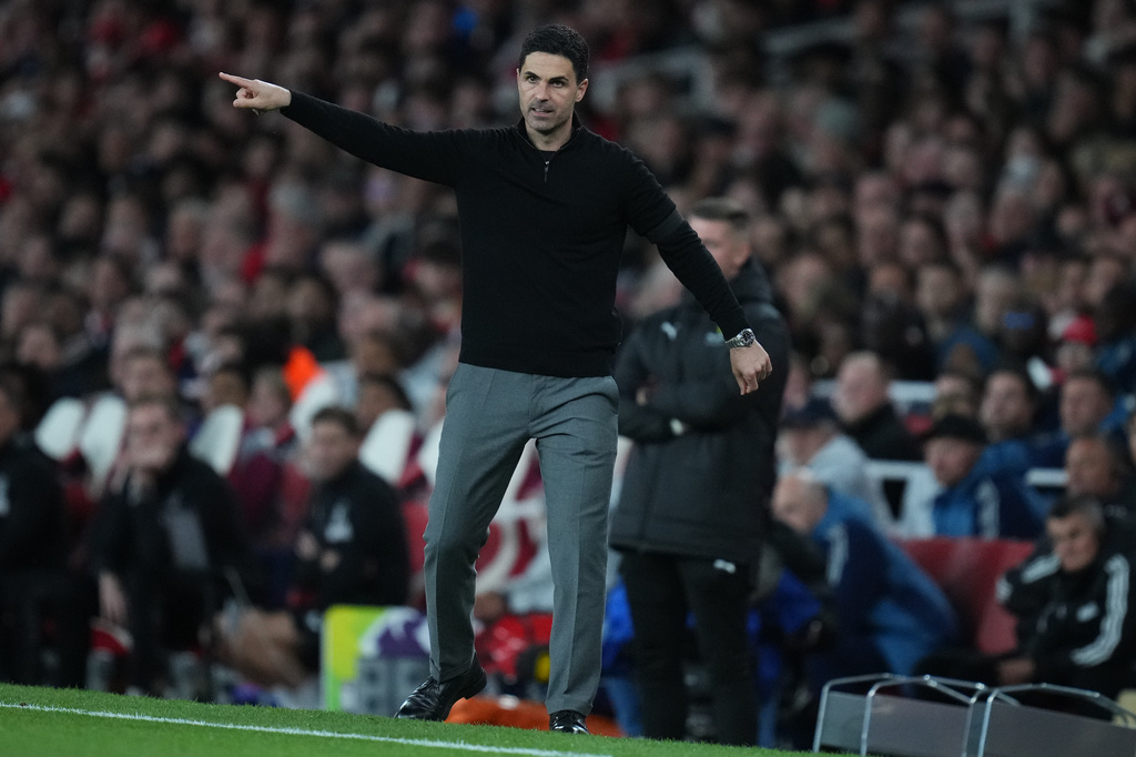Arsenal's manager Mikel Arteta gives instructions during a Premier League soccer match between Arsenal and Burnley in London, Monday, May 18, 2026. (AP Photo/Kirsty Wigglesworth)