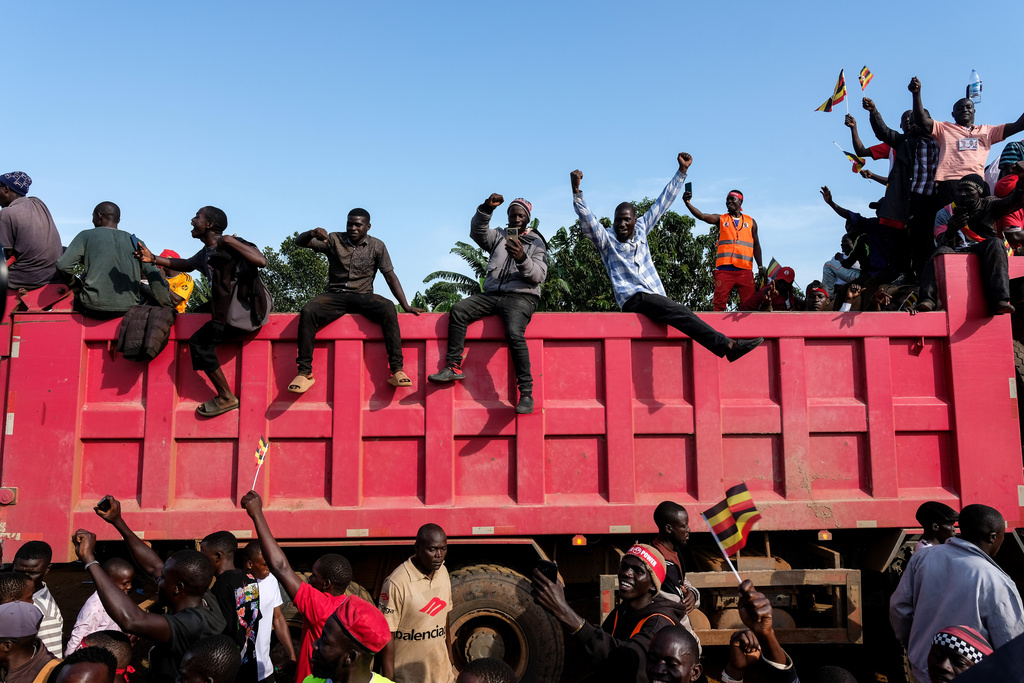 Supporters of Uganda opposition presidential candidate Robert Kyagulanyi Ssentamu, who is known as Bobi Wine attend an election campaign rally in Mukono, Uganda, Friday, Jan. 9, 2026. (AP Photo/Hajarah Nalwadda)