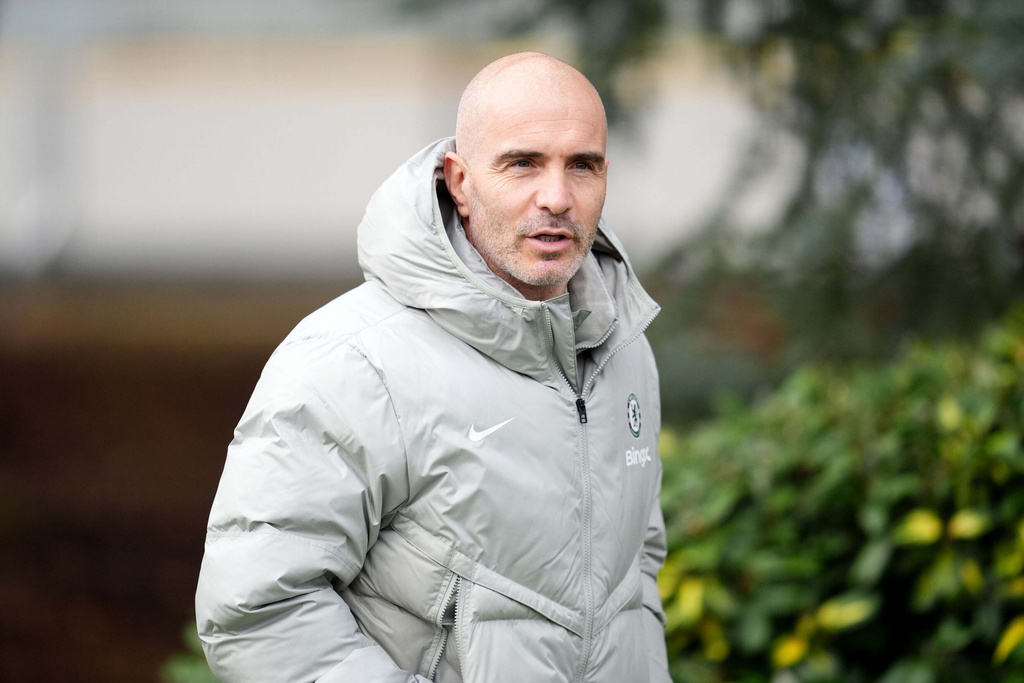 Chelsea manager Enzo Maresca arrives for a training session at Cobham Training Ground, London, Monday Dec. 8, 2025 ahead of Tuesday's Champions League soccer match against Atalanta. (Adam Davy/PA via AP)