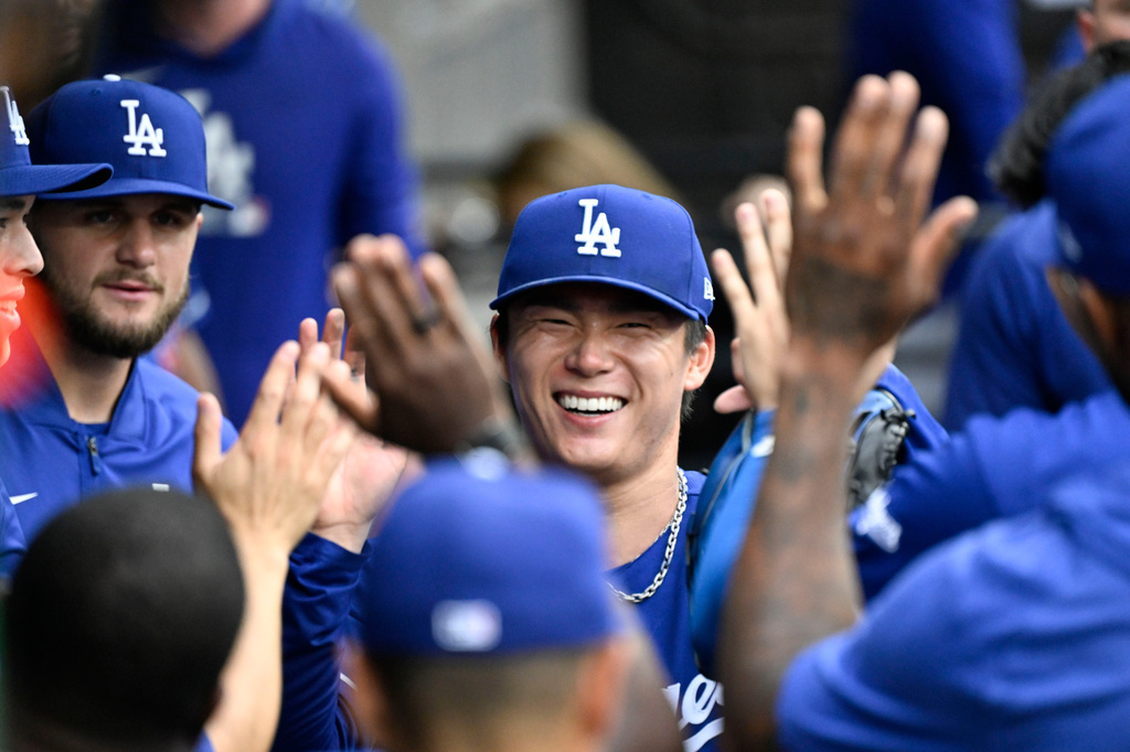 Los Angeles Dodgers pitcher Yoshinobu Yamamoto of Japan, is high-fived by teammates after he was relieved during the ninth inning of a baseball game against theChicago White Sox, Saturday, June 13, 2026, in Chicago. (AP Photo/Matt Marton)