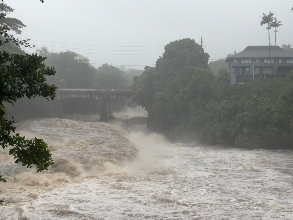 A view of the rising water levels at the Wainaku Street Bridge in Hilo on the Big Island of Hawaii, Saturday, Aug. 15, 2026. (Taylor Cozloff/Civil Beat via AP)