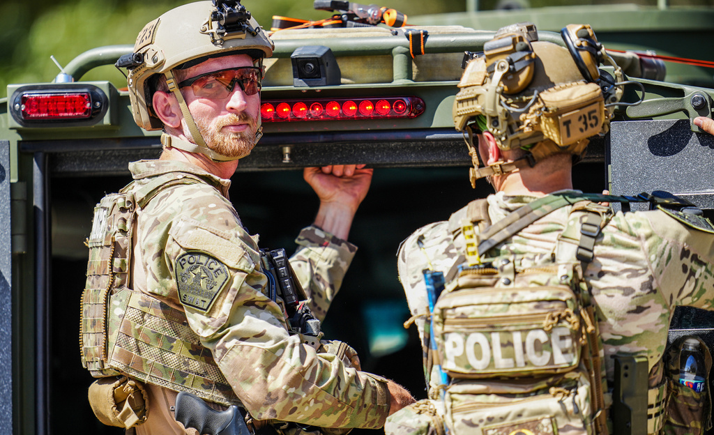 Austin Police Department SWAT executed a search warrant at a home, in Pflugerville, Texas, Sunday, March 1, 2026. (Ricardo B. Brazziell/Austin American-Statesman via AP)