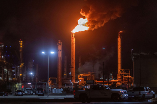Flames rise from the Chevron refinery in El Segundo, Calif., Thursday, Oct. 2, 2025. (AP Photo/Ethan Swope) Flames rise from the Chevron refinery in El Segundo, Calif., Thursday, Oct. 2, 2025. (AP Photo/Ethan Swope)