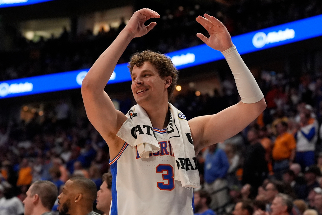 Florida center Micah Handlogten (3) reacts against Kentucky during the second half of an NCAA college basketball game in the quarterfinal round of the Southeastern Conference tournament, Friday, March 13, 2026, in Nashville, Tenn. (AP Photo/George Walker IV)