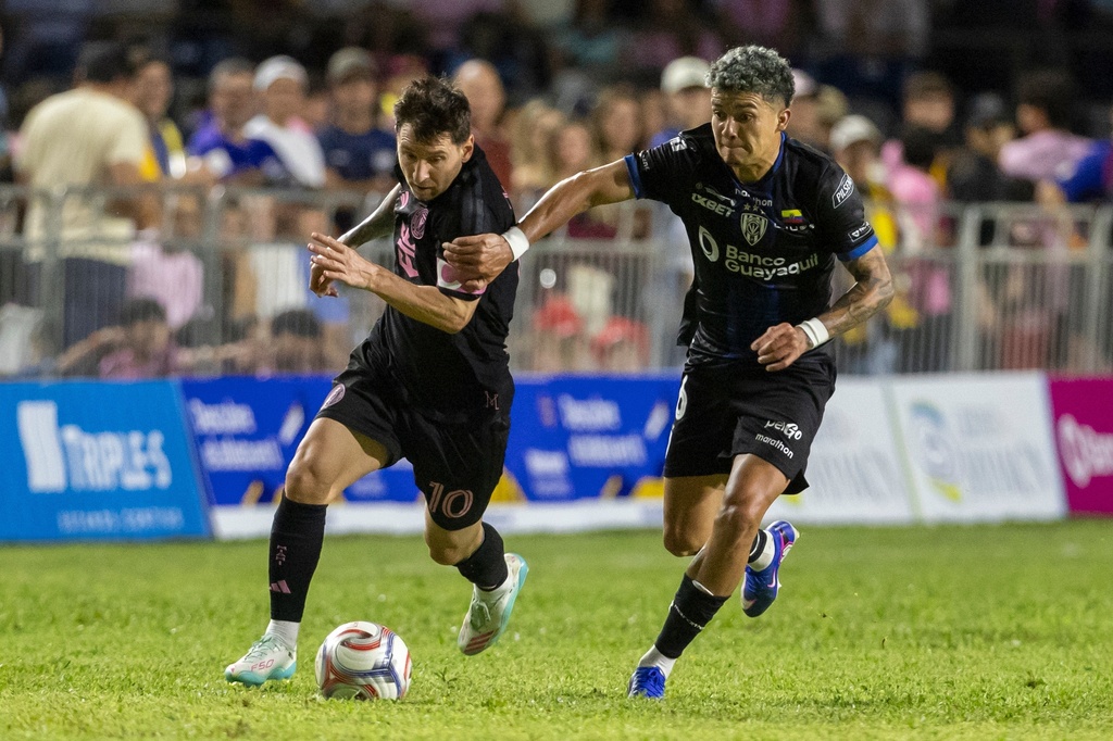 Inter Miami's Lionel Messi competes for the ball with Ronald Briones of Ecuador's Independiente del Valle during an international friendly soccer match in Bayamon, Puerto Rico, Thursday, Feb. 26, 2026. (AP Photo/Alejandro Granadillo)