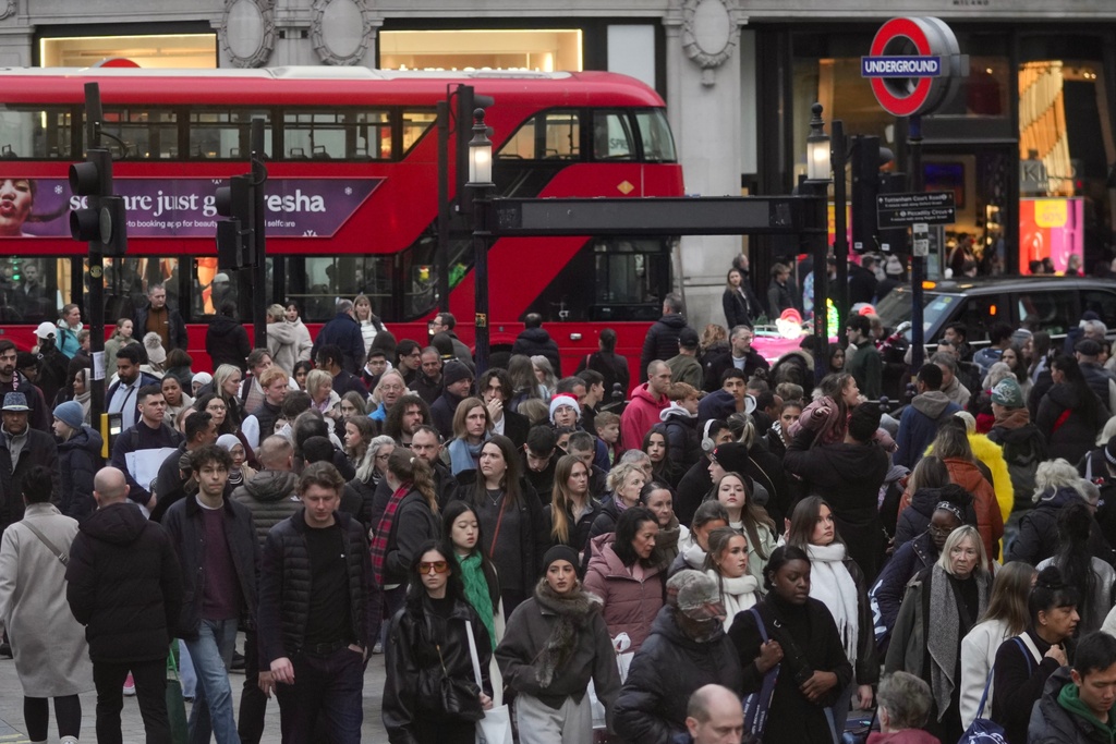 FILE - Shoppers walk along London's most famous shopping Street, Oxford Street, ahead of Christmas in London, Monday, Dec. 22, 2025. (AP Photo/Kin Cheung, File)
