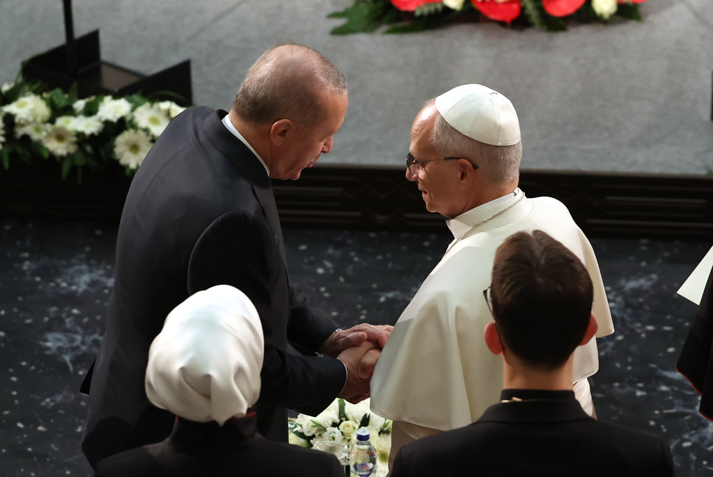 Pope Leo XIV, right, talks to Turkey's President Recep Tayyip Erdogan during a meeting with authorities, members of the civil society and diplomats in the Presidential Palace's national library, in Ankara, Turkey, Thursday, Nov. 27, 2025. (Yavuz Ozden/Dia Photo via AP)