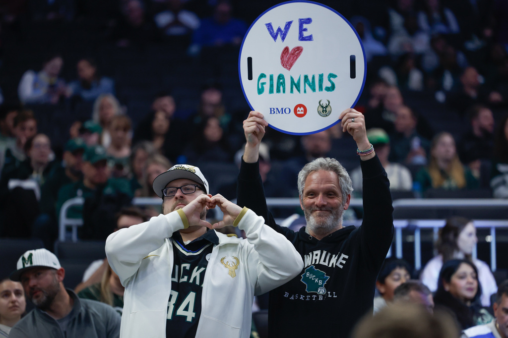 Milwaukee Bucks fans show their appreciation to Giannis Antetokounmpo during the first half of an NBA basketball game against the Brooklyn Nets, Friday, April 10, 2026, in Milwaukee. (AP Photo/Jeffrey Phelps)
