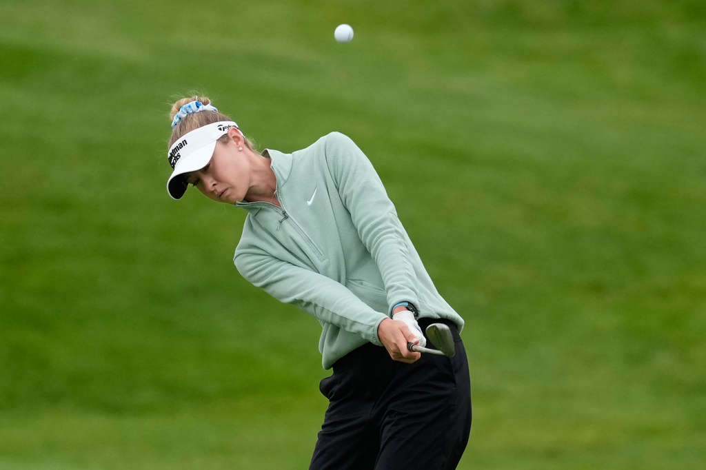 Nelly Korda chips onto the second green during the first round of the Women's PGA Championship golf tournament, Thursday, June 25, 2026, in Chaska, Minn. (AP Photo/Chris Carlson)