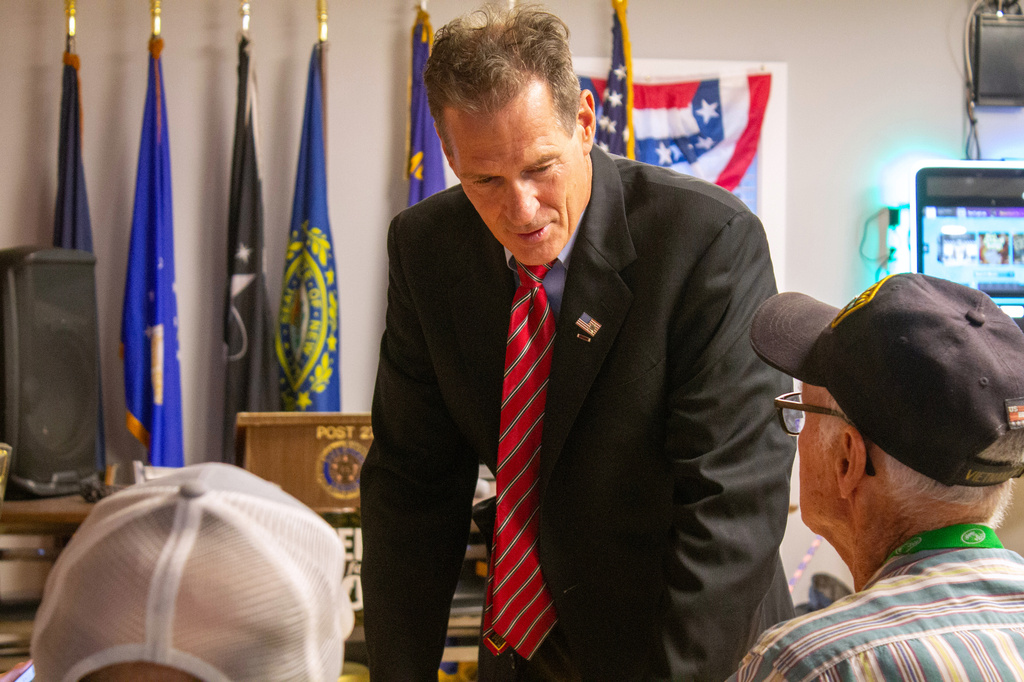 Former U.S. Sen. Scott Brown introduces himself to voters in Londonderry, New Hampshire, on Thursday, Aug. 27, 2026, as he campaigns for the GOP nomination for the state’s open Senate seat. (AP Photo/Holly Ramer)