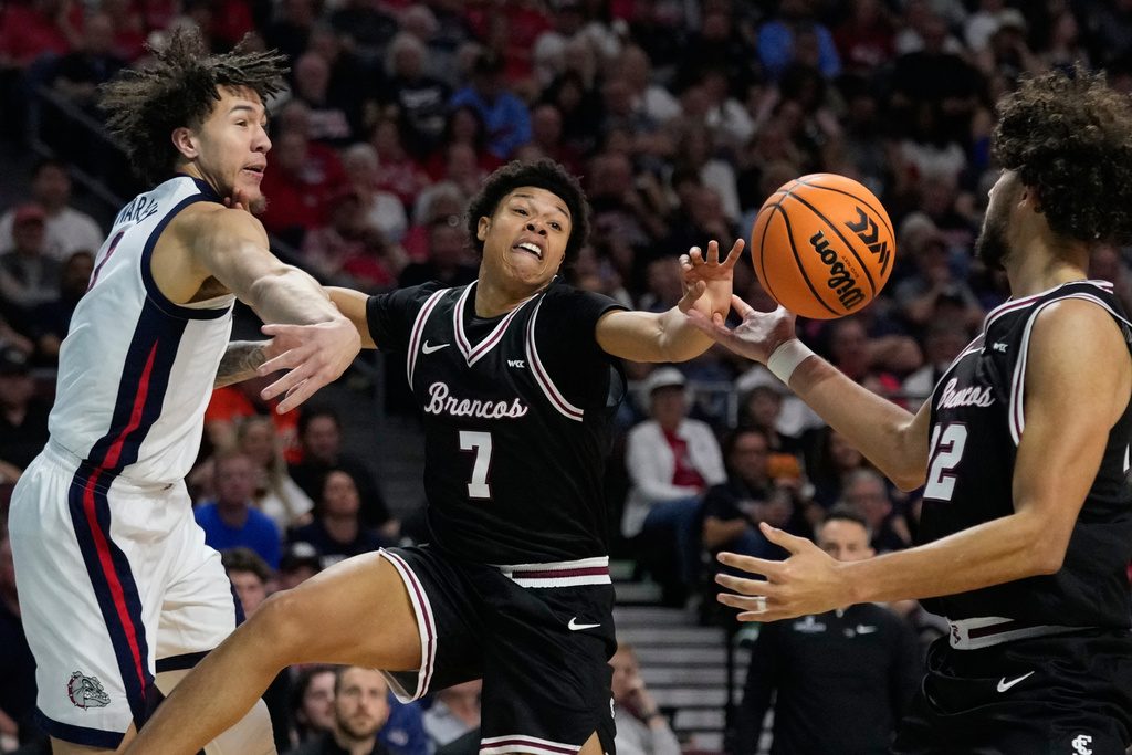 Gonzaga guard Jalen Warley, left, and Santa Clara guard KJ Cochran (7) battle for a rebound during the first half of an NCAA college basketball final game in the West Coast Conference men's tournament Tuesday, March 10, 2026, in Las Vegas. (AP Photo/John Locher)