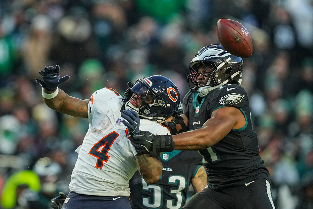 Chicago Bears running back D'Andre Swift (4), left, and Philadelphia Eagles linebacker Nakobe Dean (17) vie for a loose ball during the first half of an NFL football game, Friday, Nov. 28, 2025, in Philadelphia. (AP Photo/Matt Rourke)