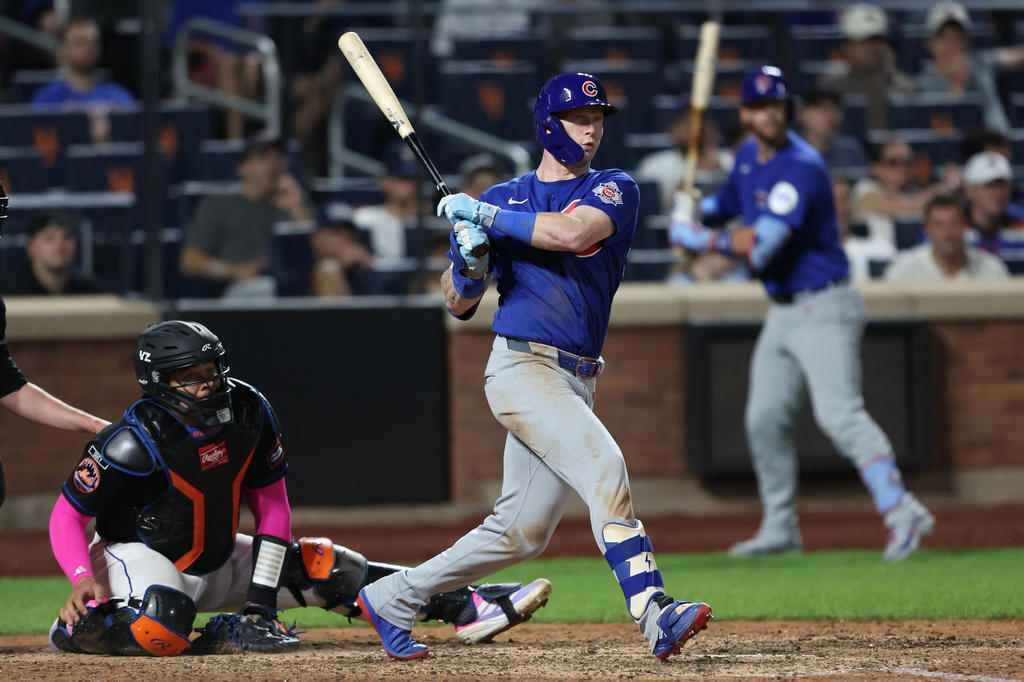 Chicago Cubs' Pete Crow-Armstrong, right, watches his double during the 10th inning of a baseball game against the New York Mets, Thursday, June 25, 2026, in New York. (AP Photo/Heather Khalifa)