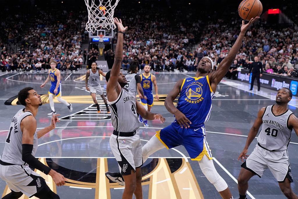 Golden State Warriors forward Jimmy Butler III (10) shoots past San Antonio Spurs guard De'Aaron Fox (4) during the second half of an NBA Cup basketball game in San Antonio, Friday, Nov. 14, 2025. (AP Photo/Eric Gay)